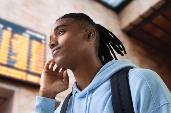 ワイヤレスイヤホンで遅延や音飛びするのはなぜ？ 対処法もあわせて解説！